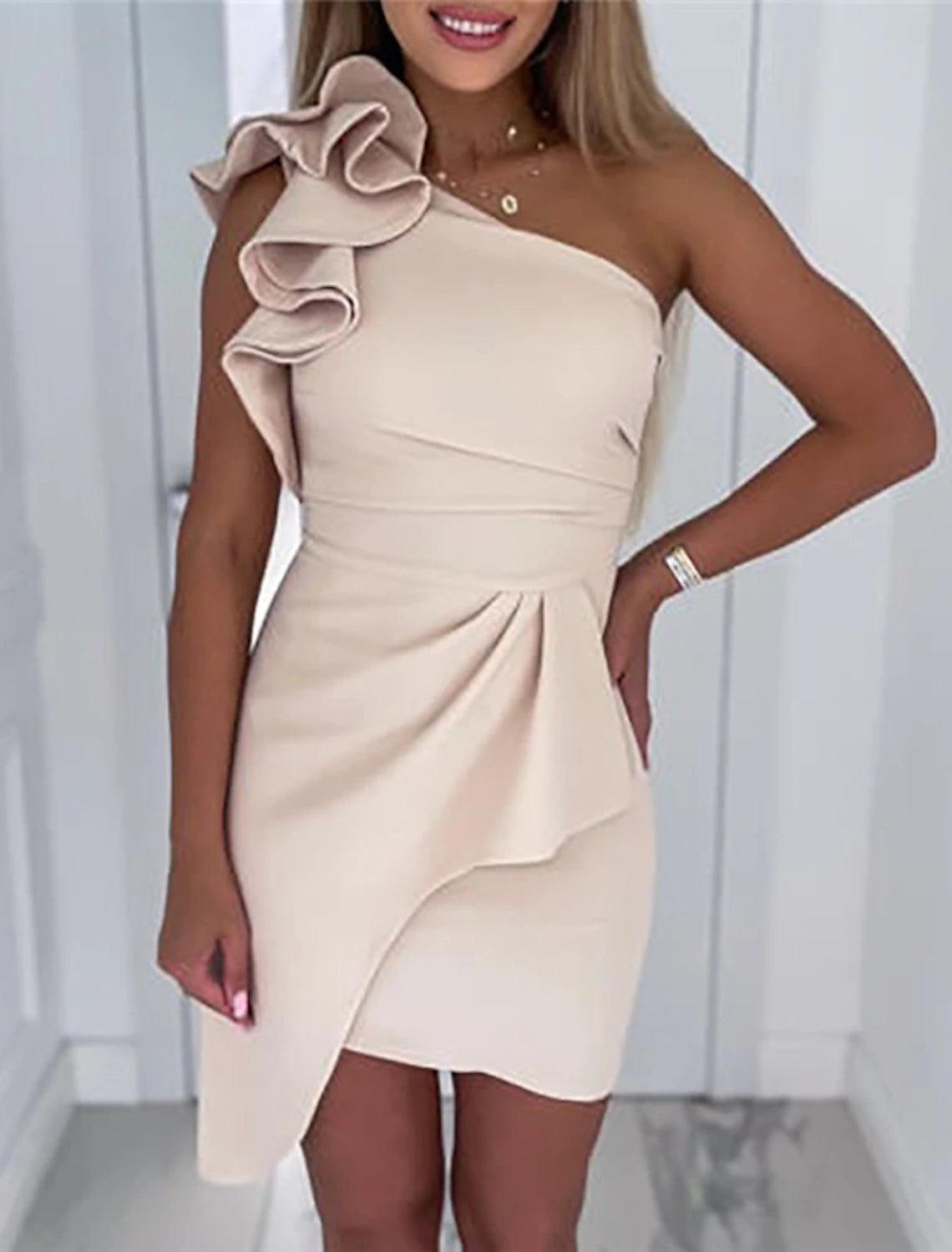Abito da cocktail da donna, abito da invitata a nozze, abito da ballo, mini abito aderente, rosa, senza maniche, colore puro, volant, primavera estate, monospalla, elegante, aderente
